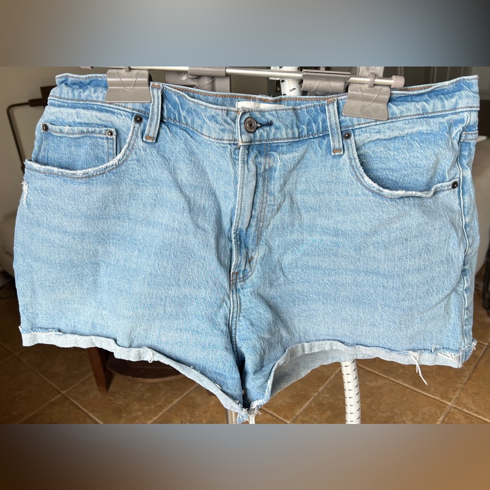 Abercrombie & Fitch Mom Short High Rise Curve Love 18/34